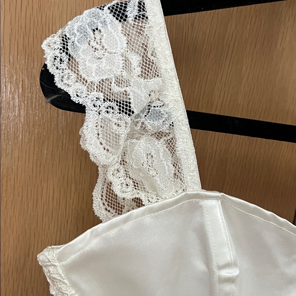 Dreamgirl Satin and Venice Lace Corset Size 34 - Picture 8 of 10